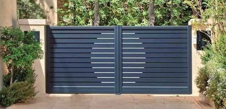 Aluminium driveway gate installation